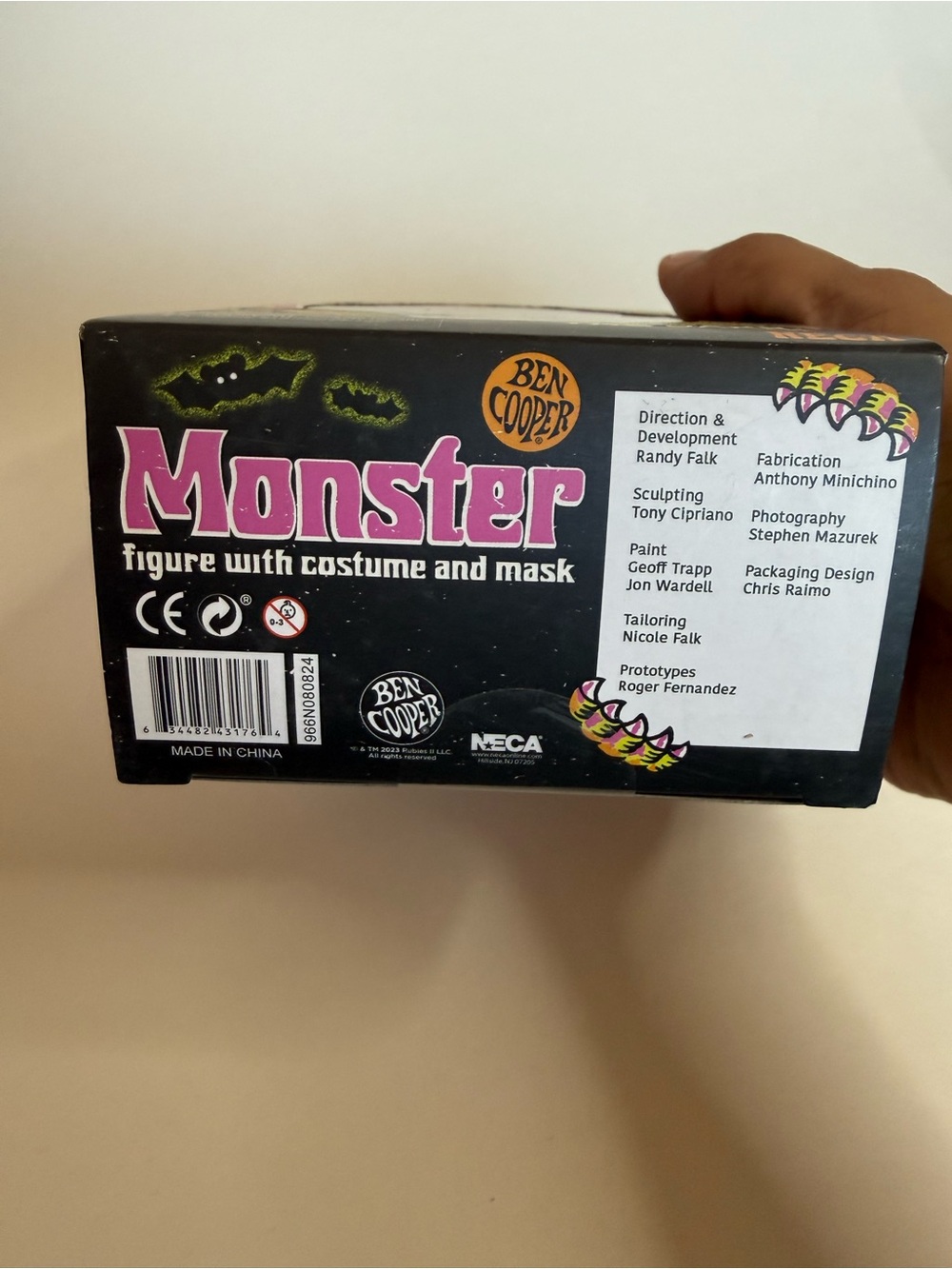 NECA * BEN COOPER Monster Series 1 * GLOW IN THE DARK VAMPIRE GIRL * NIB - Picture 5 of 5